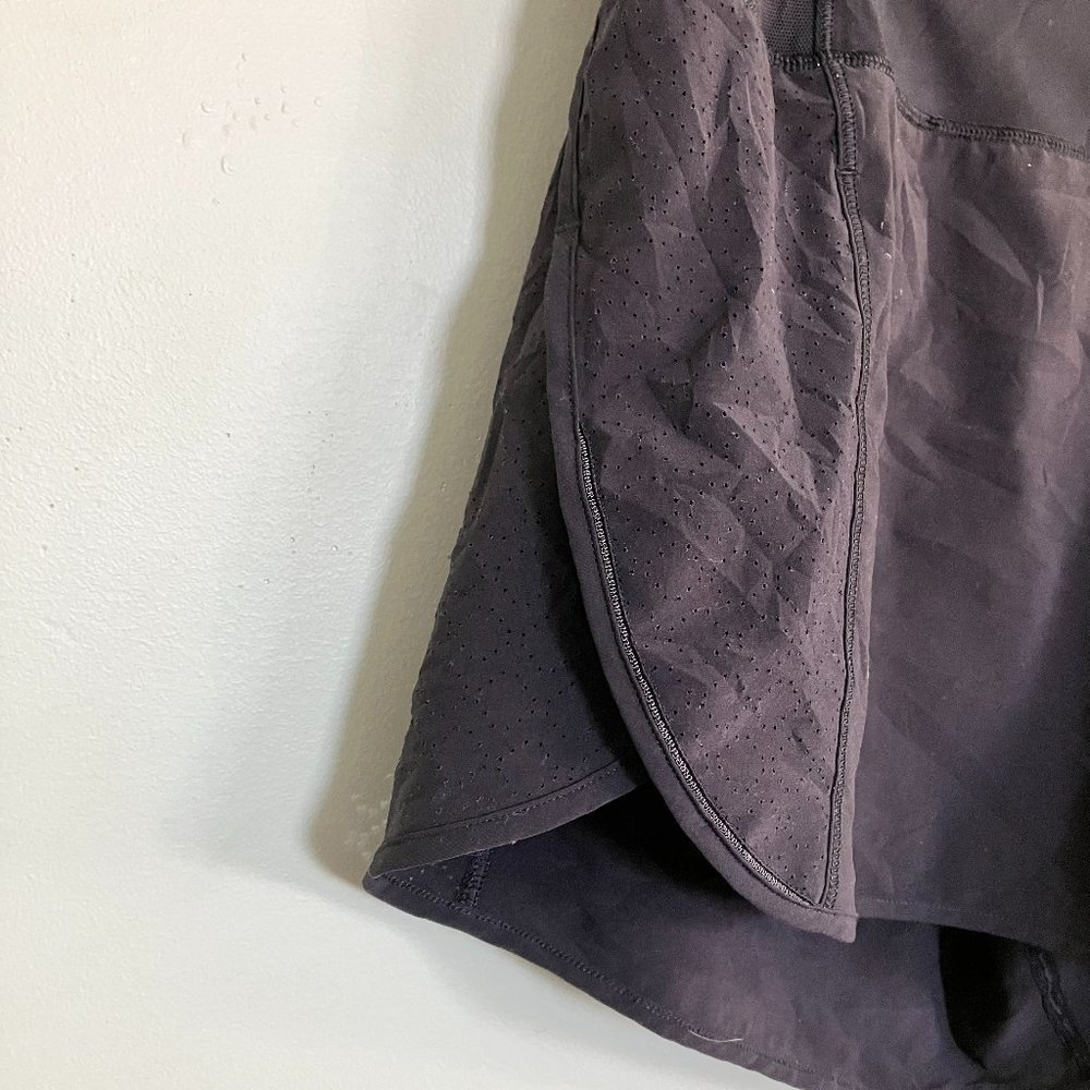 Lululemon Real Quick Short Perforated 3.5" size 6 - Picture 6 of 11